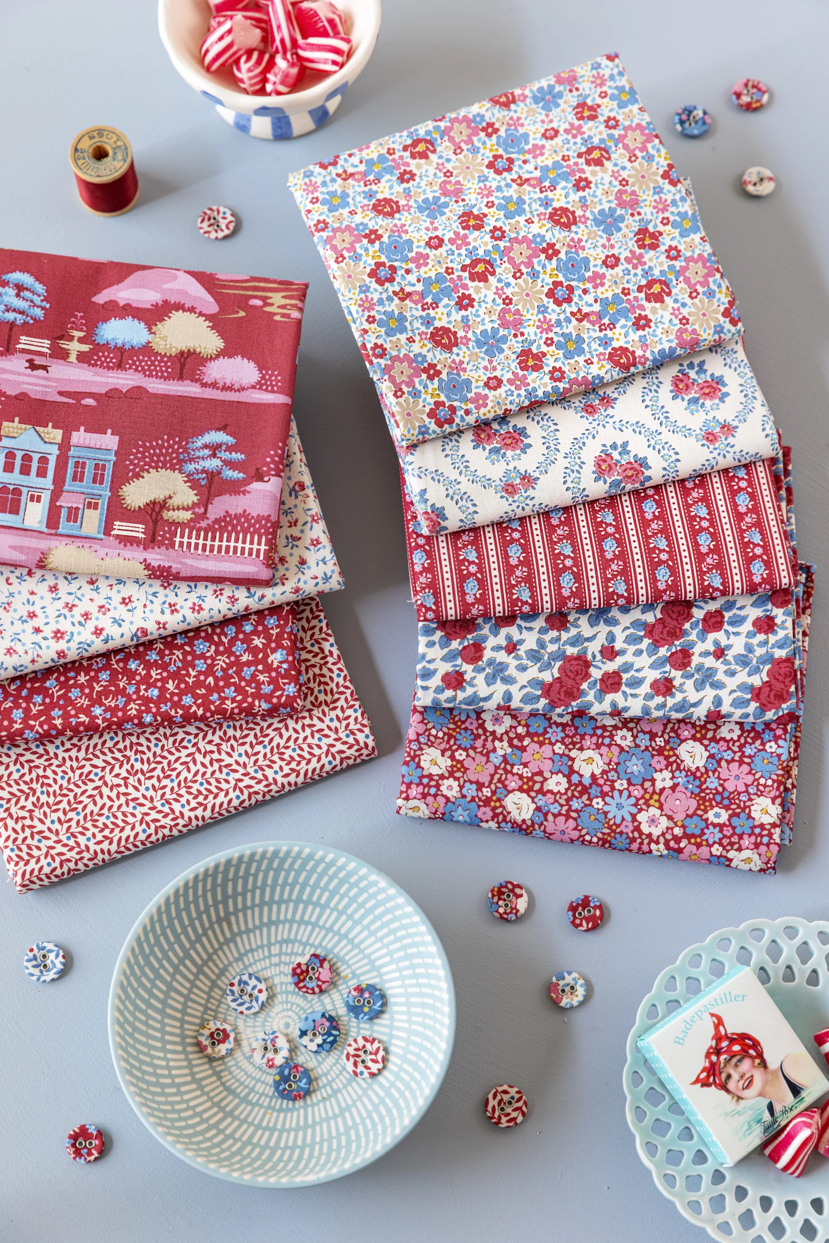 Tilda ‘Village Life - 8 Button Pack Winter *pre-order 1st October* - Image 4